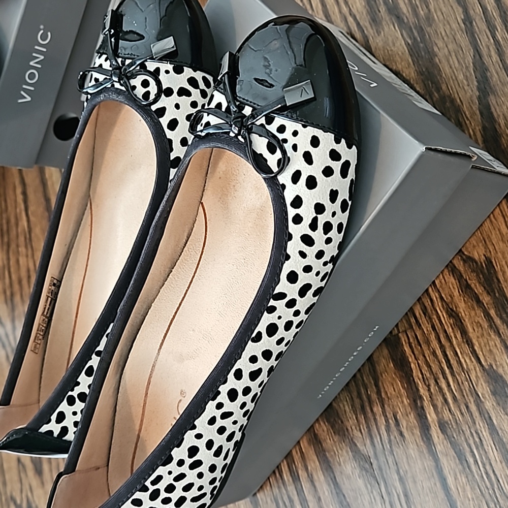 Vionic Black and White Polka Dot Flats